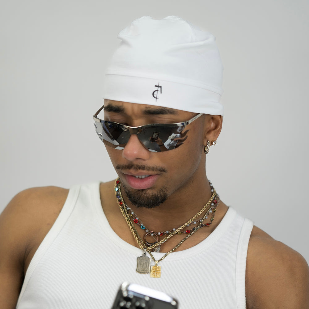 Skully - { White